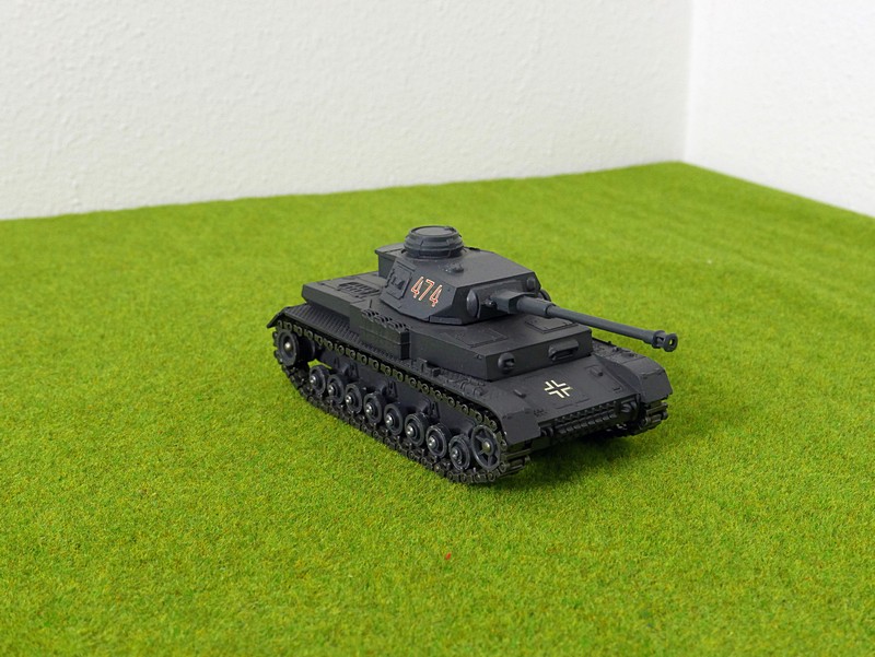 Solido Panzer IV right front view